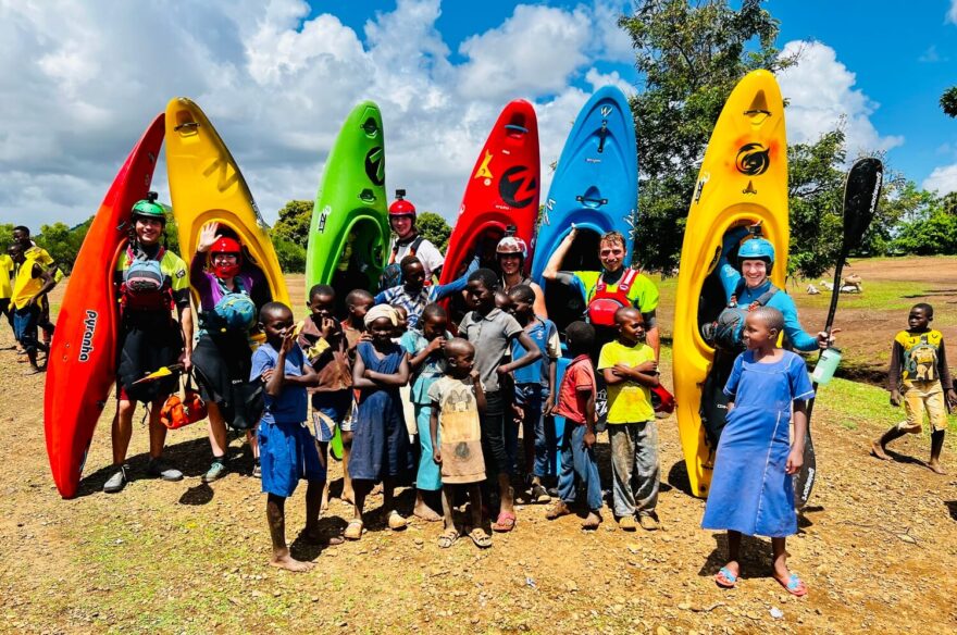 Typické publikum, při každém nasedání na řeku.
