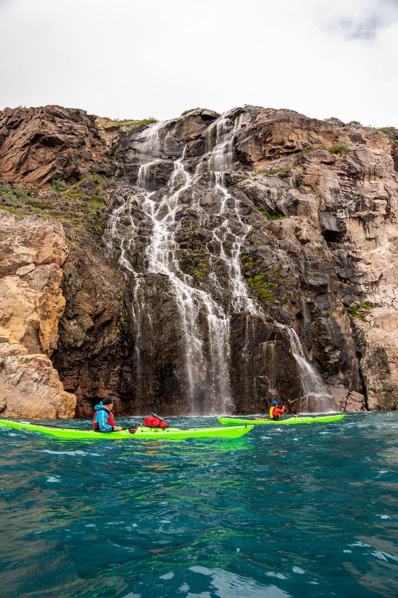 Cestou potkáváme spoustu malých vodopádů.