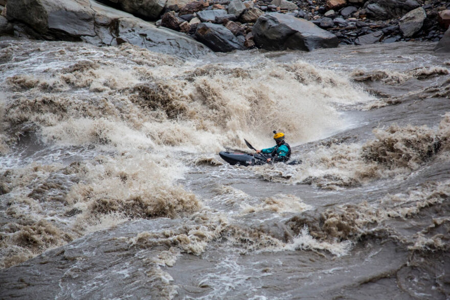 Další z mnoha obřích válců na řece Ivirizú.