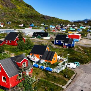 Díky pestrým barvám vidíte zdejší vesnice už z velké dálky.