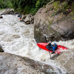 Marinus na nejčistším dropu řeky Campo Azul.