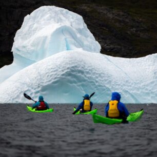 Některé kry jsou velké jak třípatrový dům.