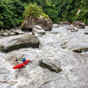 Parádní boulder garden na řece Chimoré.