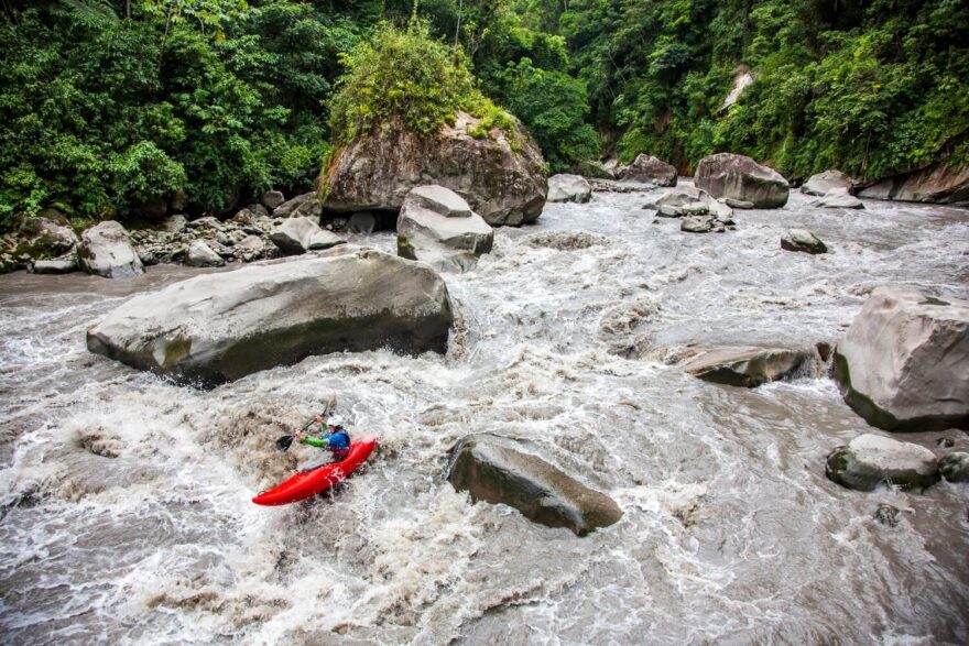 Parádní boulder garden na řece Chimoré.
