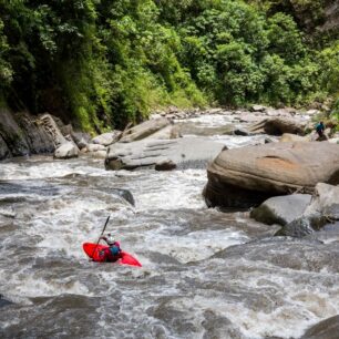 Parádní boulder garden styl na řece Chimoré.