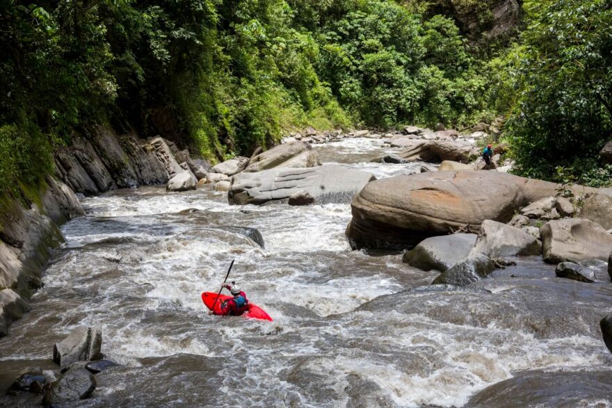 Parádní boulder garden styl na řece Chimoré.