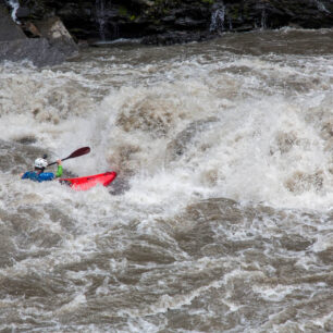 V některých peřejích bylo třeba překonat opravdu poctivé válce.