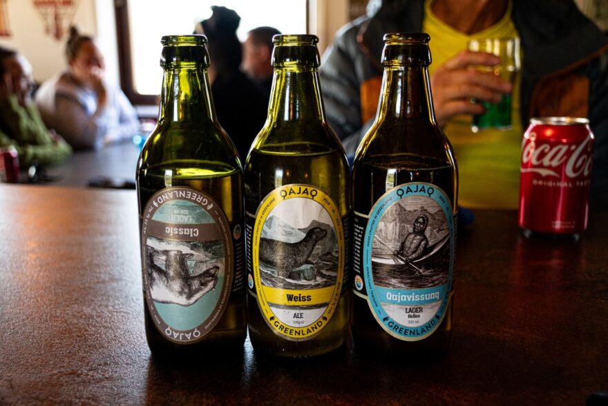 Ve vesnici Narsaq je pivovar a místní pivo je skvělé. Naším favoritem bylo samozřejmě pivo QAJAQ.