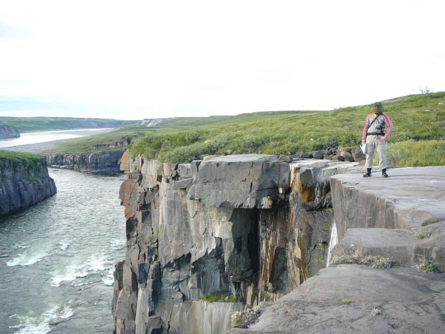 Obhlížíme poslední, ale nejtěžší, velkou peřej na celé řece – Escape Rapids.