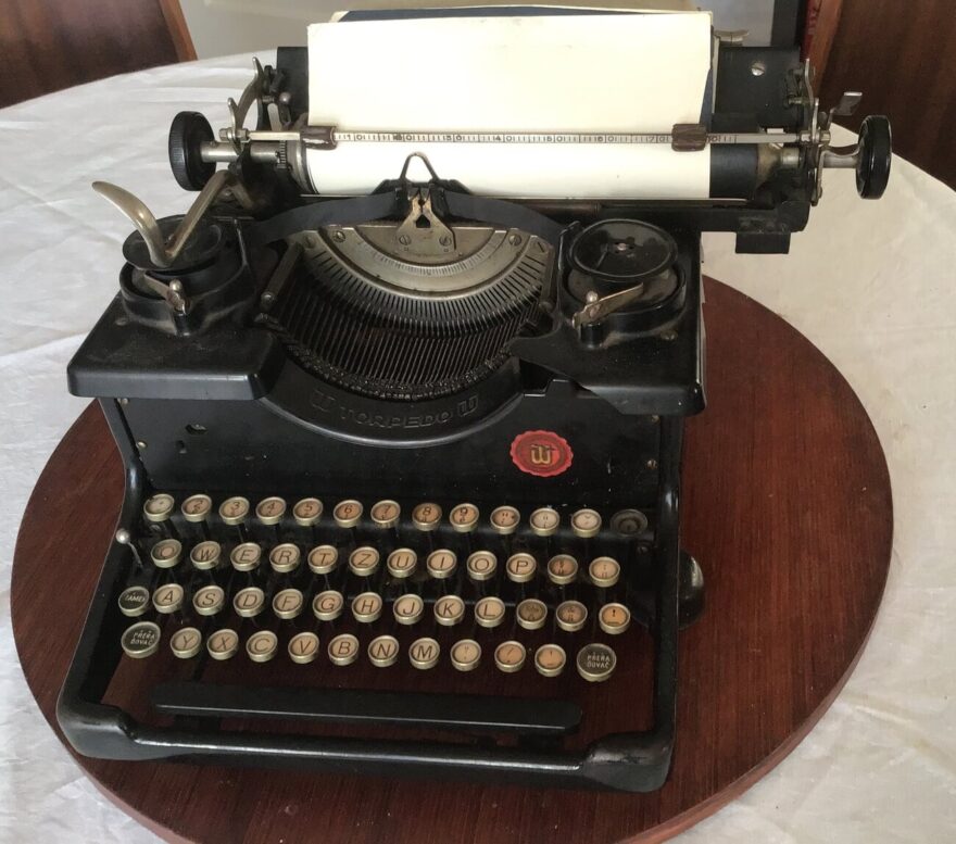 Veškeré výsledky se zapisovaly pomocí psacího stroje s kopírovacími papíry.