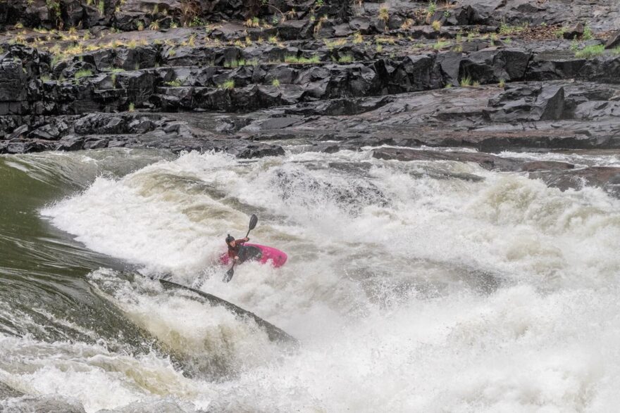 Nájezd do peřeje 9 je obtížný a úzký.
