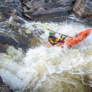 Na úseku řeky Skogså.
