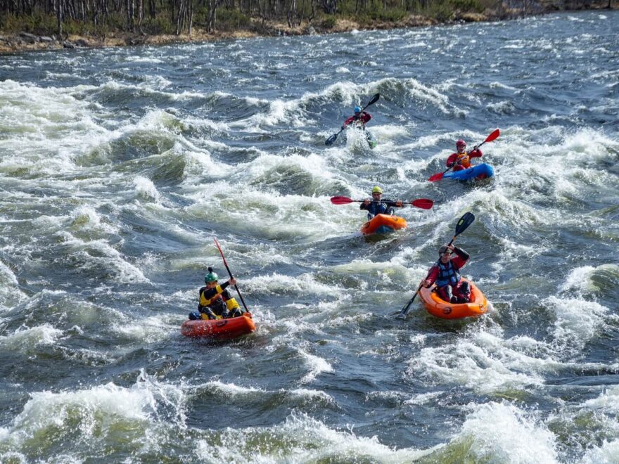 Spodní úsek na řece Numedalslågen je lehčí než horní, ale stále zábavný.