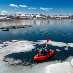 Pádlování mezi ledovými krami jsme nemohli odolat.