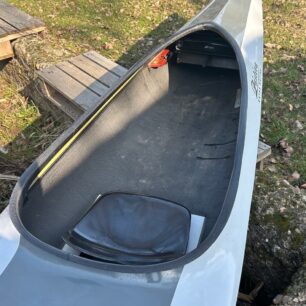 Límec je veliký, takže nasedání i vysedání je velmi snadné.