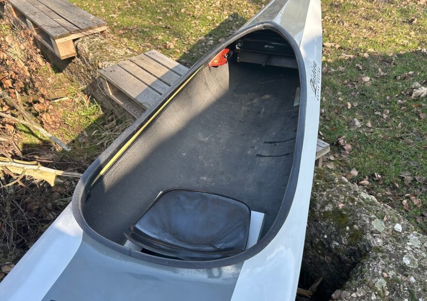 Límec je veliký, takže nasedání i vysedání je velmi snadné.