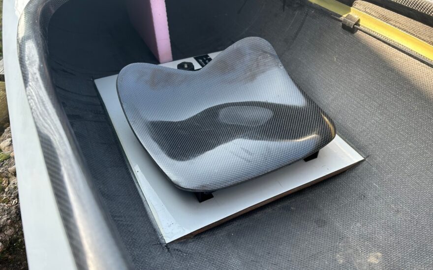V kajaku jsem měl karbonovou sedačku typu low back.