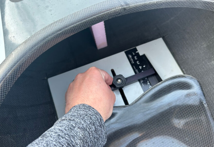 Posun sedačky je velmi jednoduchý a přesný.