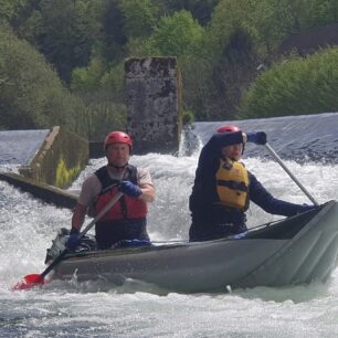 Zábavný jez na řece Loue.