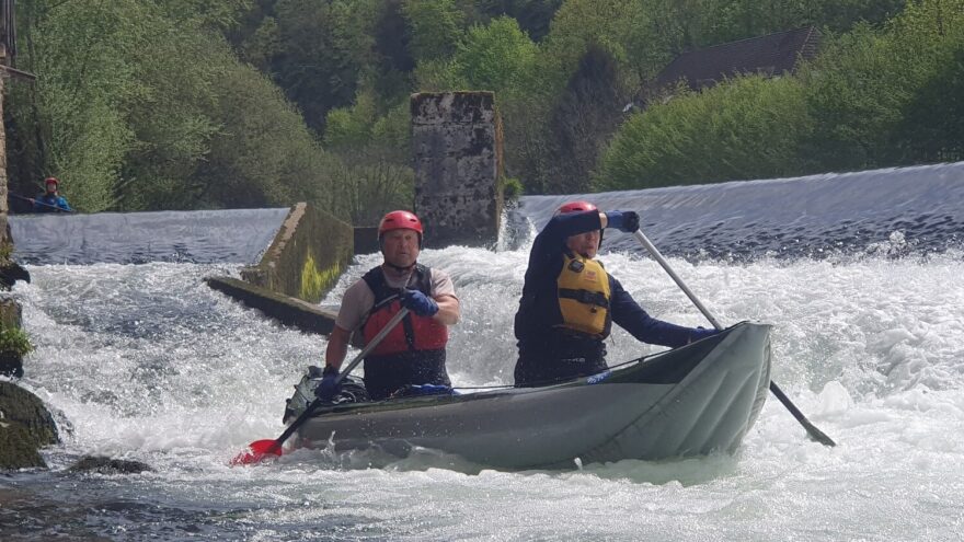 Zábavný jez na řece Loue.