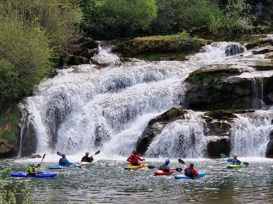 Začátek pod vodopádem na řece L´Ain.