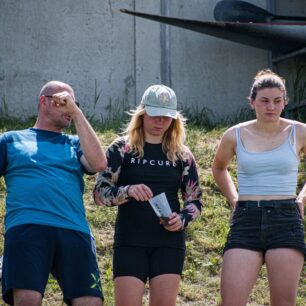 Prohlídka trati ve Veltrusech s trenérem a Olčou Samkovou.