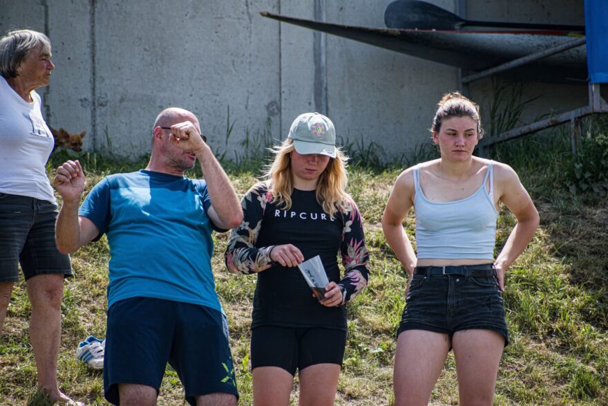 Prohlídka trati ve Veltrusech s trenérem a Olčou Samkovou.
