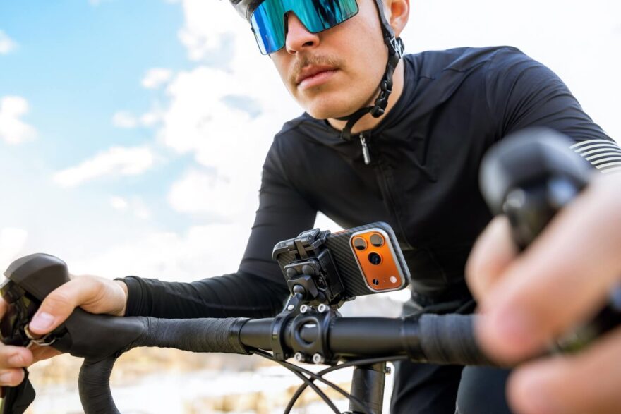 Držák FIXED Bikee Anti-Shock sází na pevnou konstrukci, a hlavně antivibrační modul, který tlumí otřesy.