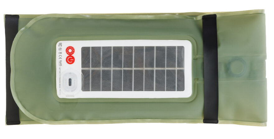 Nafukovací svítilna SOLAR je výborně sbalitelná.