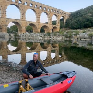 Akvadukt Pont du Gard ve Francii.
