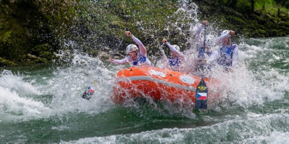 České posádky vybojovaly na ME v raftingu pět bronzových medailí
