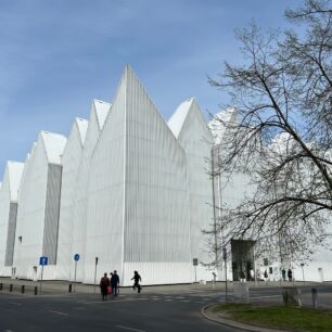 Moderní budova filharmonie získala mnoho ocenění v architektonických soutěžích.