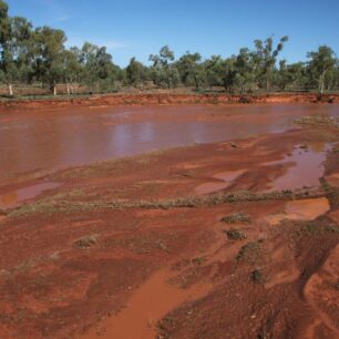 Trochu jiná barva řeky než na severu. Foto je z Austrálie.