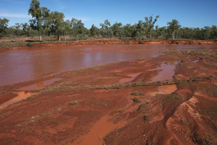 Trochu jiná barva řeky než na severu. Foto je z Austrálie.