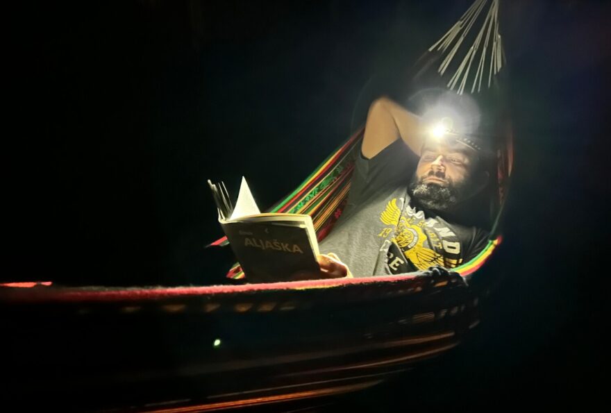 Nejnižší režim vám vydrží bez nabití na přečtení několika knížek.