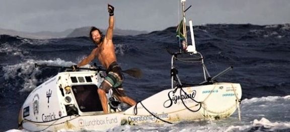 Chris Bertish přepádloval Altantský oceán na paddleboardu