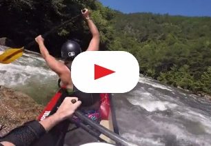 I na otevřené kánoi se dá jezdit říční freeride