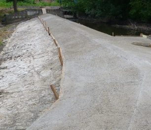 Oprava jezu na Doubravě a vyschlé koryto