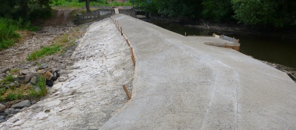 Oprava jezu na Doubravě a vyschlé koryto