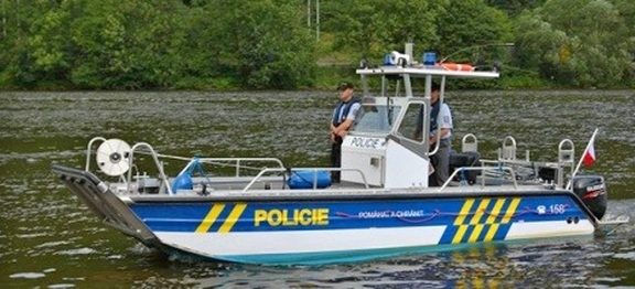 Policie kontroluje alkohol u vodáků v rámci akce VODA 2017