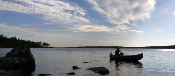 Měsíc na jezerech Laponska