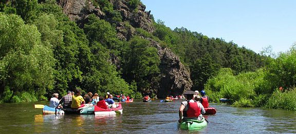 Po řece Jihlávce údolím červených skal