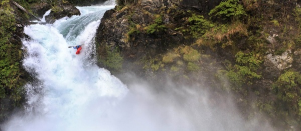Sjezd vodopádu načerno