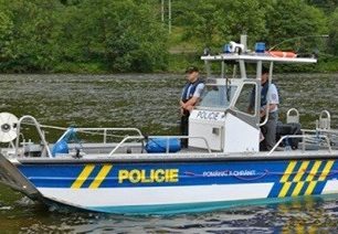 Piráti navrhují zrušit pokutování vodáků za pití alkoholu