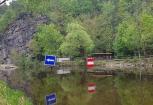 Jez na Vltavě u Barevné skály už je zase sjízdný propustí