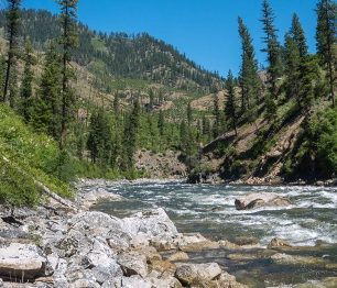 Výživné pádlování na legendární řece South Salmon v americkém státě Idaho