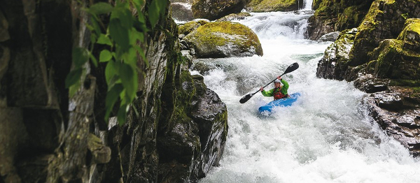 Jarní pádlování na divokých řekách Gruzie s týmem ZET Kayaks