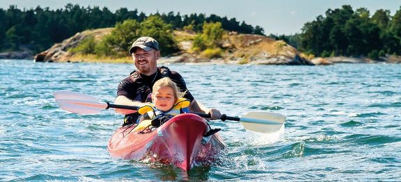Švédská seakajaková výprava s dětmi: „Pádlovali jsme na moři, cákaly na nás vlny a chytali jsme ryby…“