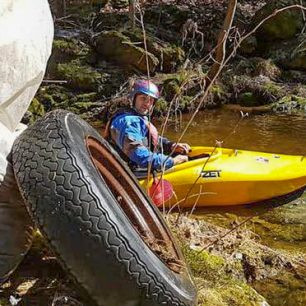 Kamenice je bez stromů a tento týden ji vodáci uklidí