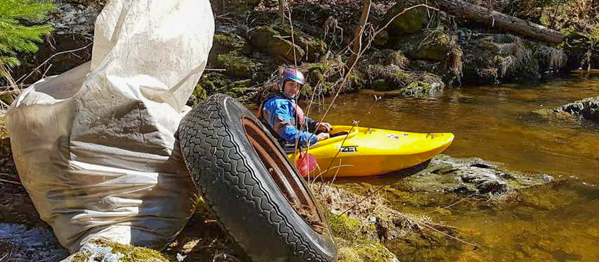 Kamenice je bez stromů a tento týden ji vodáci uklidí